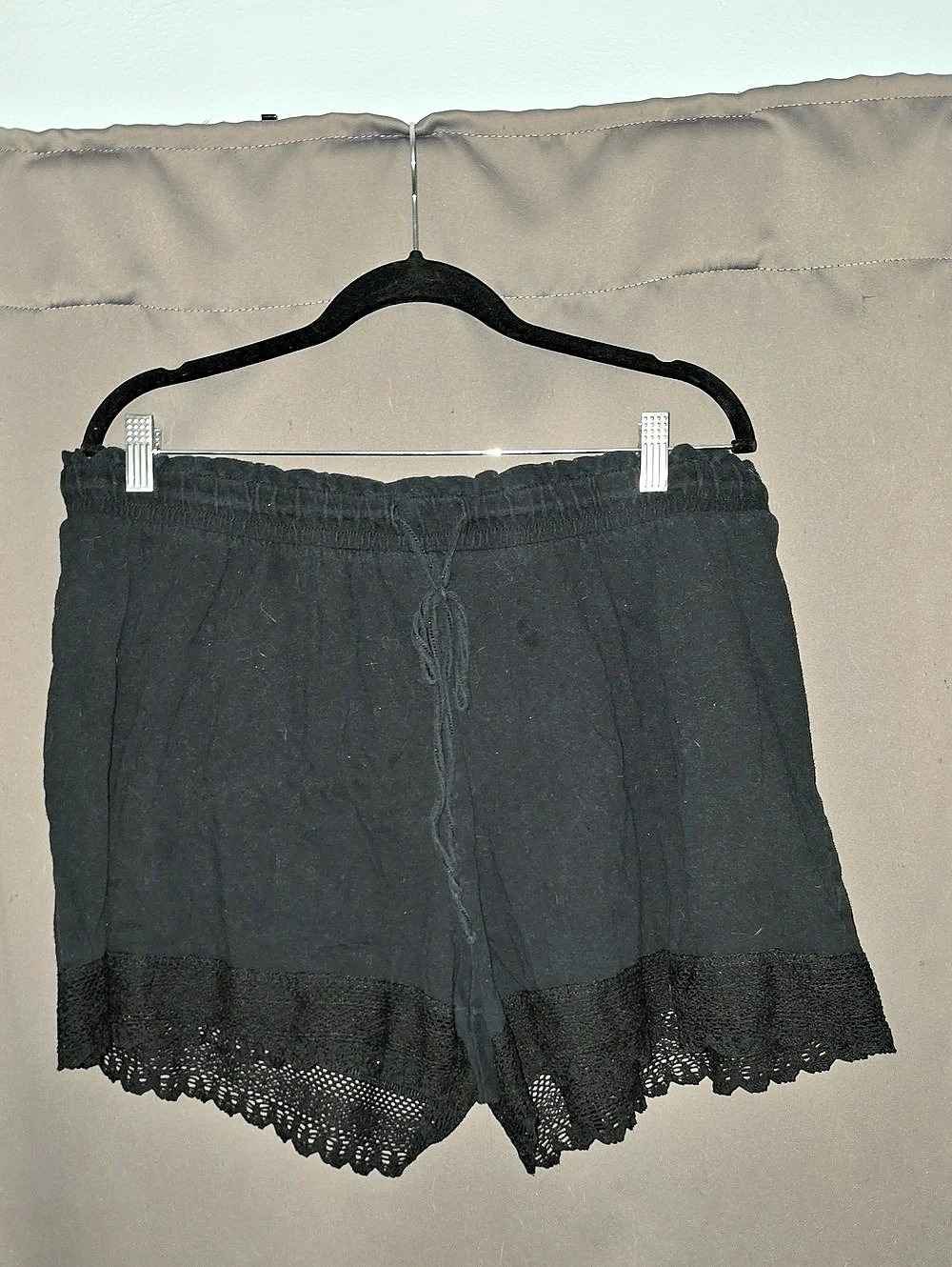 American Eagle Lace Trim Shorts in Black Size XL Like New